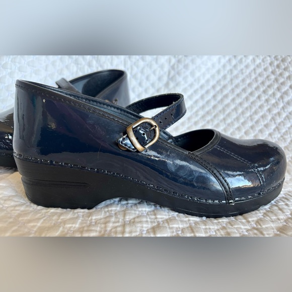 Sanita NWOB Blue Patent Leather Mary Jane Clogs - Picture 8 of 11